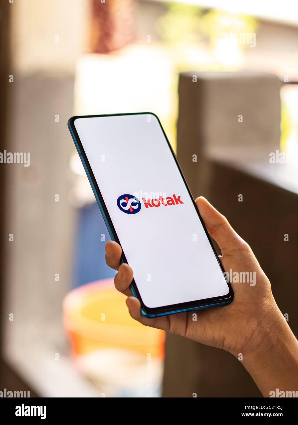 Assam, indien - 18. Juli 2020 : Kotak mahindra Bank-Logo auf dem Telefonbildschirm. Stockfoto