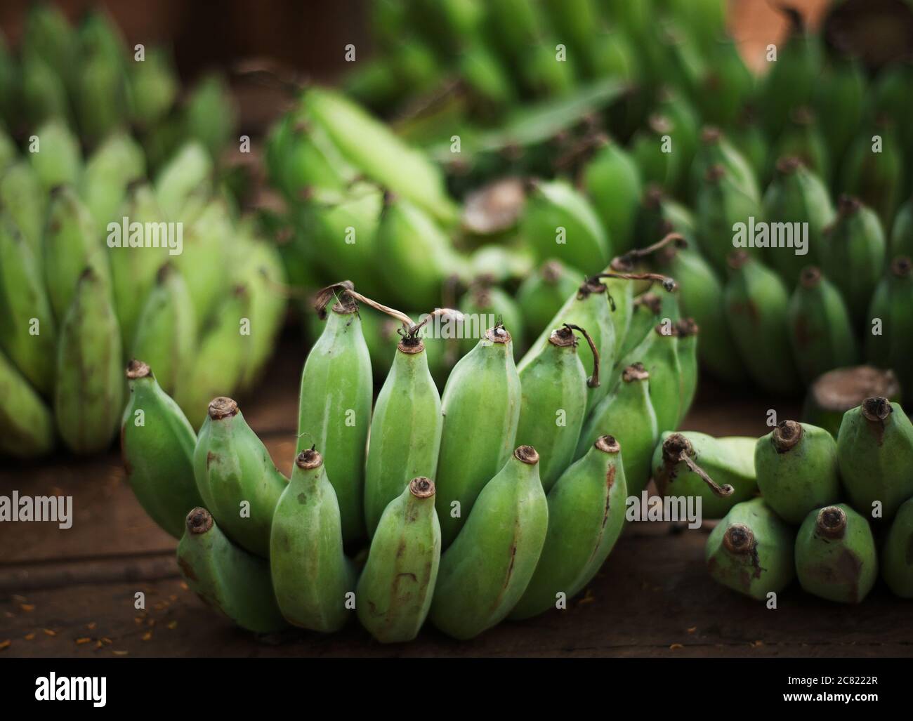 Grüne Bananen auf einem Markt, Chiang Mai, Thailand Stockfoto