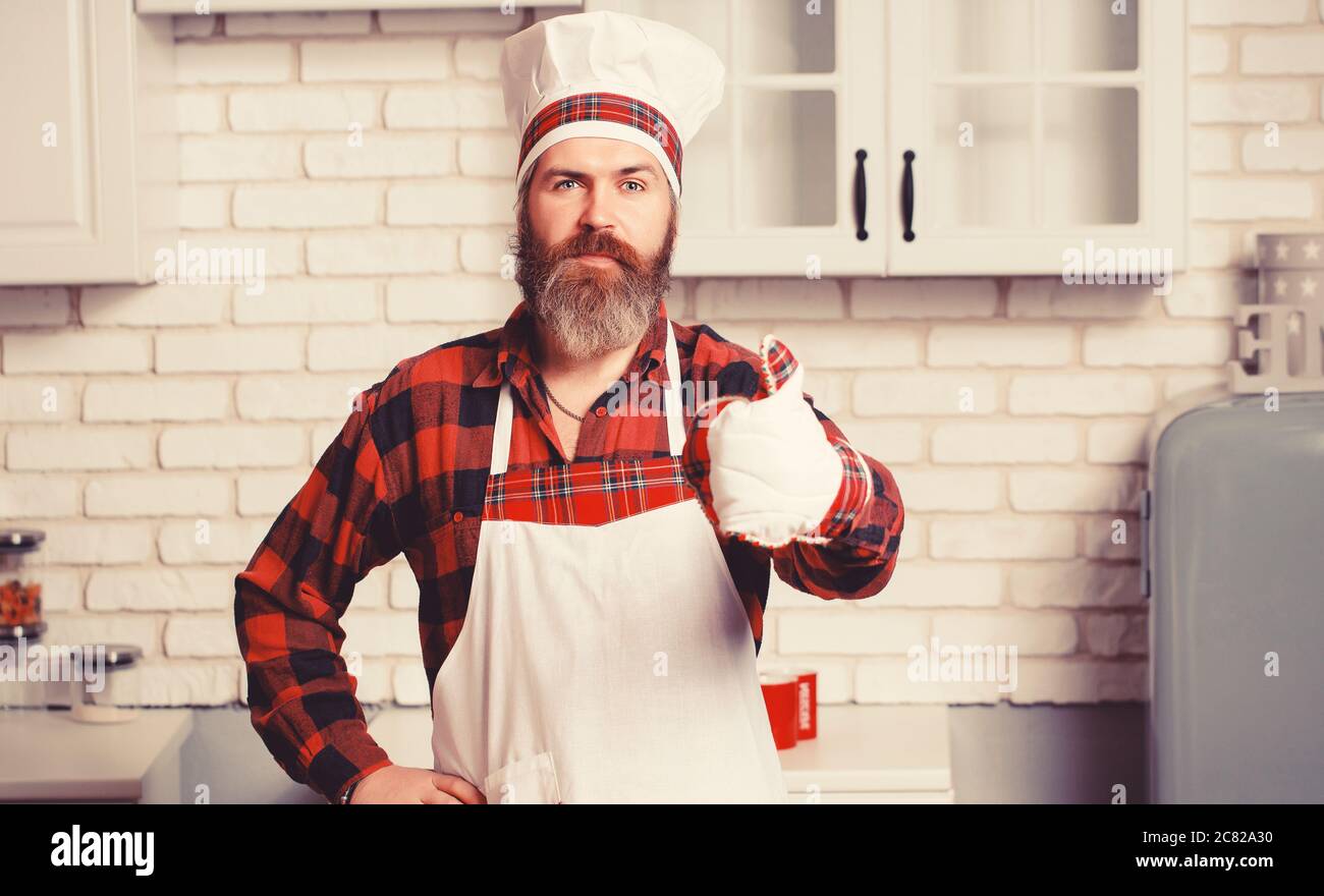 Professioneller Koch Mann zeigt Zeichen für lecker. Stockfoto