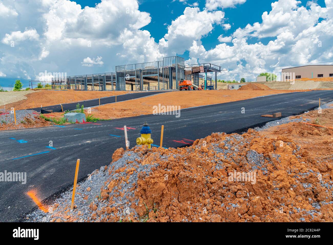 Horizontale Aufnahme einer neuen Baustelle für den gewerblichen Bau. Stockfoto