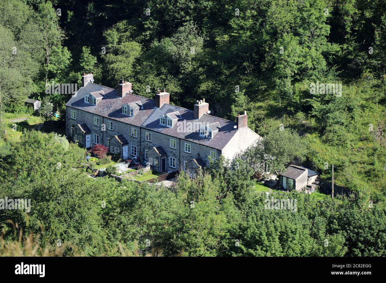 Blackwell Mill Cottages am Ufer des Flusses Wye am Anfang des Monsal Trail in Derbyshire Stockfoto