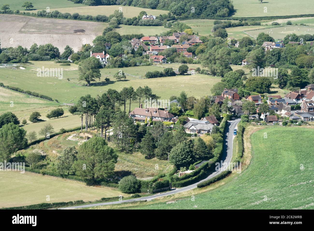 Blick auf Poynings von einem Hügel auf Devil's Dike Valley, South Downs, Sussex, Großbritannien Stockfoto