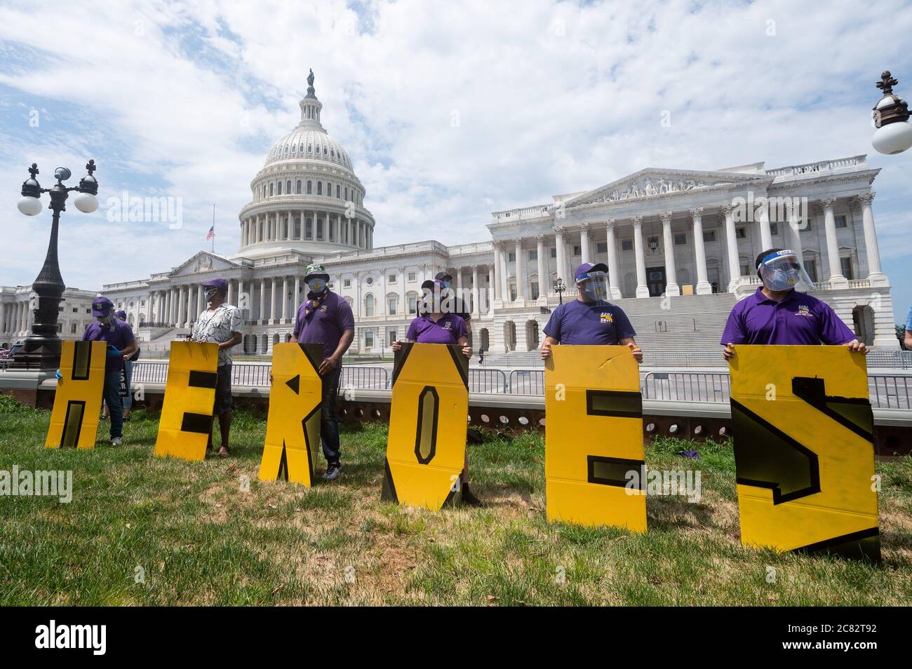 Washington, USA 20. Juli 2020. 20. Juli 2020 - Washington, DC, USA: Demonstration zur Unterstützung der Verabschiedung des HEROES Act, organisiert von der 32BJ Gewerkschaft. (Foto: Michael Brochstein/Sipa USA) Quelle: SIPA USA/Alamy Live News Stockfoto