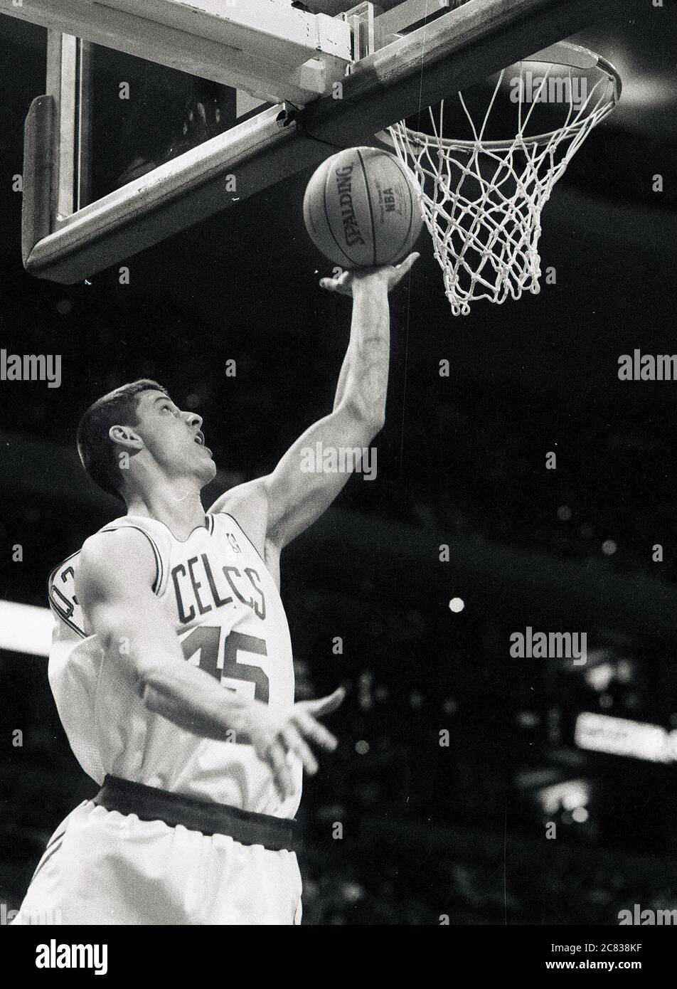 Boston Celtics #45 Andrew Declercq punktet auf der LA Lakers in Spiel-Action im Fleet Center in Boston Ma USA Foto von Bill belknap Stockfoto
