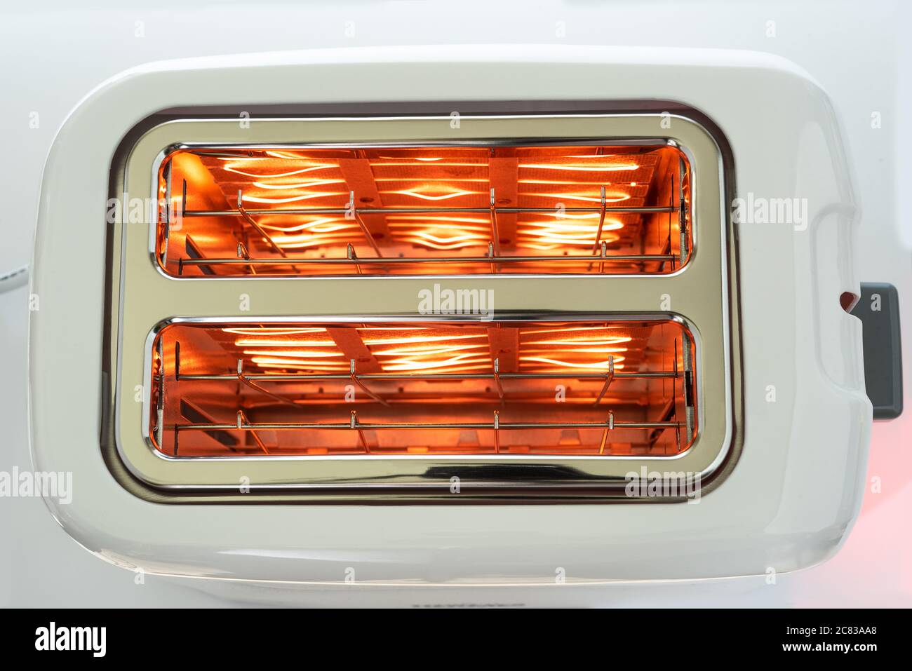 Toaster mit heißen Heizelementen. Draufsicht. Nahaufnahme