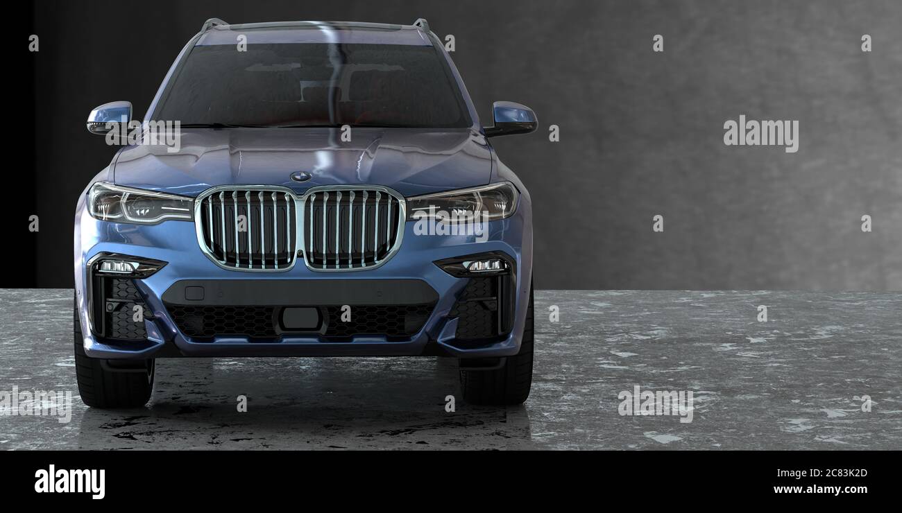 Der neue BMW X7 auf grauem Hintergrund Stockfoto