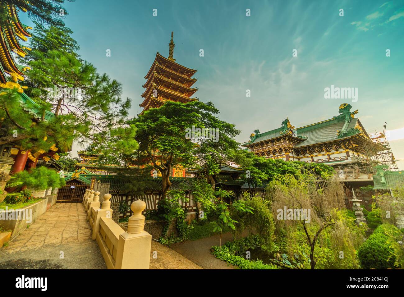 Pleiku, Vietnam - 11. Juli 2020: Minh Thanh Pagode, eine majestätische buddhistische architektonische Struktur in Pleiku Stadt, Provinz Gia Lai (Central Highland of V. Stockfoto