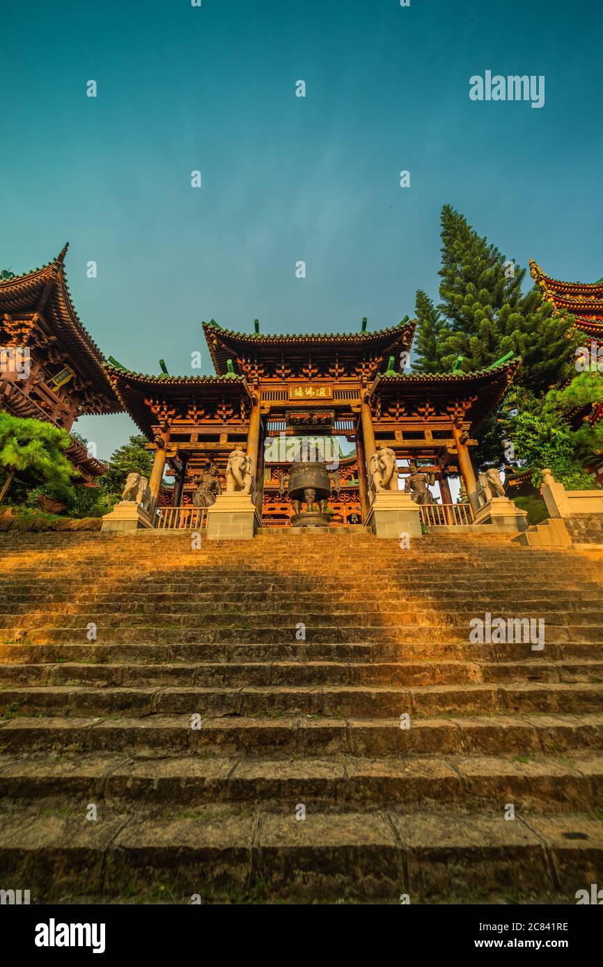 Pleiku, Vietnam - 11. Juli 2020: Minh Thanh Pagode, eine majestätische buddhistische architektonische Struktur in Pleiku Stadt, Provinz Gia Lai (Central Highland of V. Stockfoto
