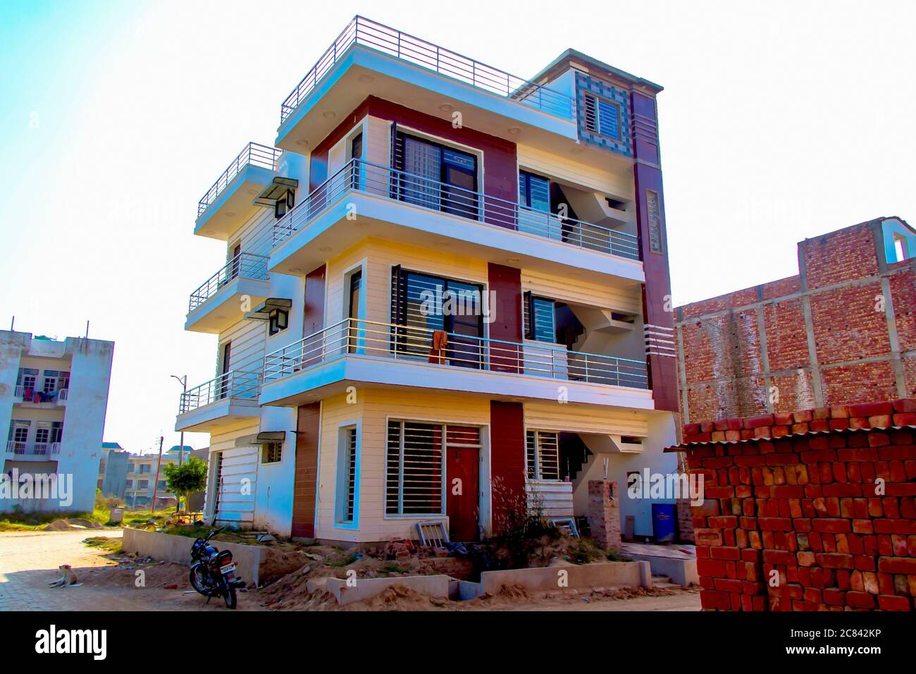 ahmedabad, Gujrat, Indien,- juni 2019 : Blick auf einen Neubau eines kleinen Hauses in ahmedabad Stockfoto