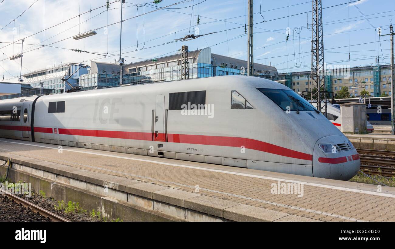 Hamburg, 18. Juni 2020: Intercity Express (ICE) Zug am Münchner Hauptbahnhof. Hochgeschwindigkeitszug der Deutschen Bahn. Dieses Modell gehört zu Th Stockfoto