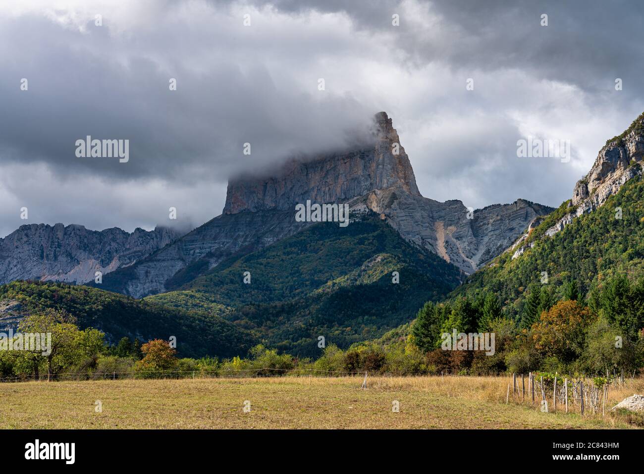 Mont Aiguille bei Clelles in den französischen Vercors-Bergen in Frankreich, Europa Stockfoto