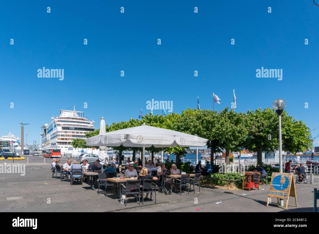 Ostseekai und Seegartenbrücke in Kiel Stockfoto