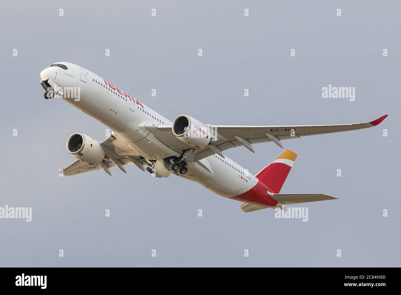 Ein Iberia Airbus A350-941 fährt ab dem Flughafen London Heathrow Stockfoto