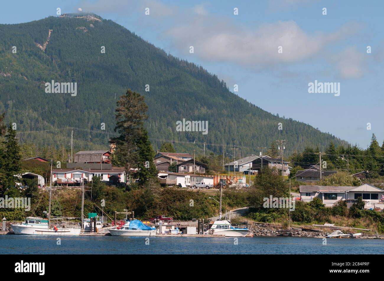 Hitacu Ucluelet First Nation Gemeinschaft und Mount Ozzard, Vancouver Island, British Columbia, Kanada. Stockfoto