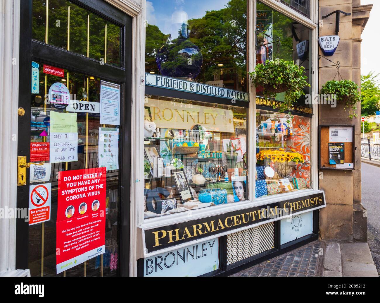 Old Fashioned Shop liegt an der Apotheke in Buxton Stockfoto