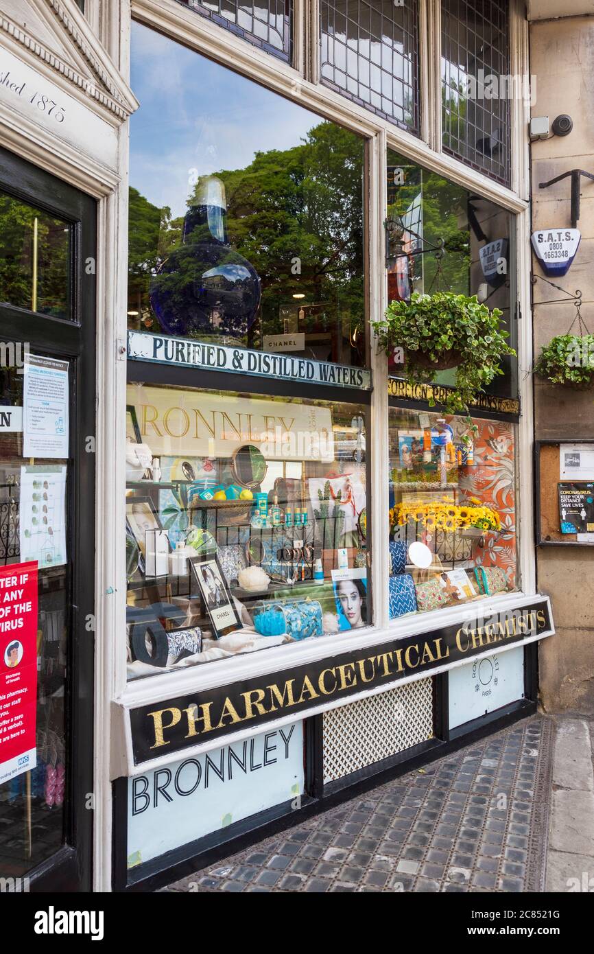 Old Fashioned Shop liegt an der Apotheke in Buxton Stockfoto