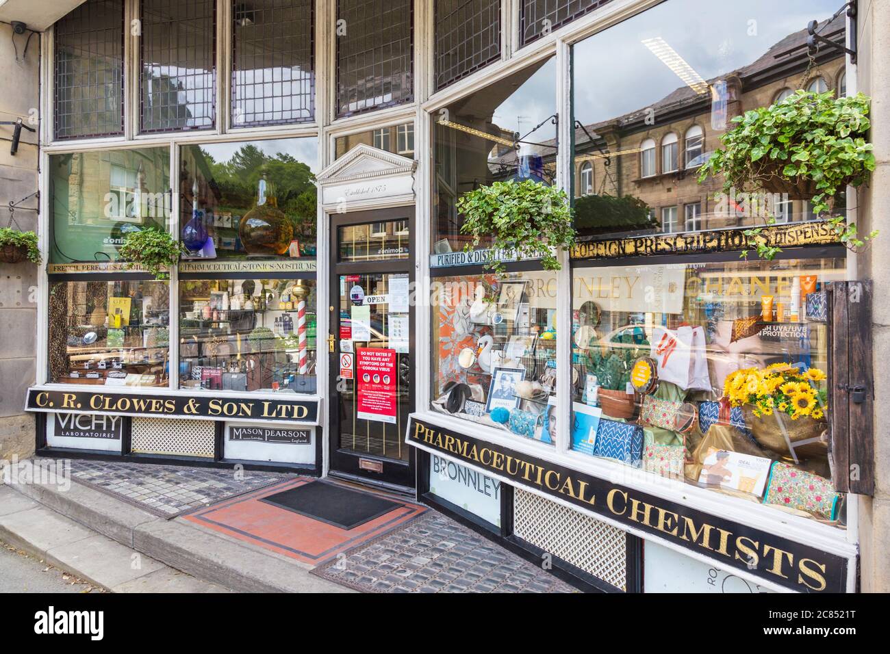 Old Fashioned Shop liegt an der Apotheke in Buxton Stockfoto