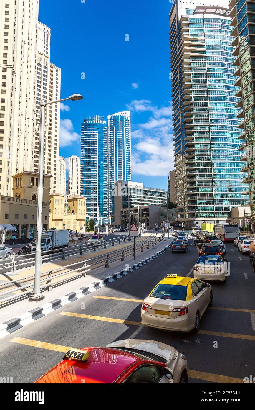 Modernes, klimatisiertes Taxi in Dubai, Vereinigte Arabische Emirate Stockfoto