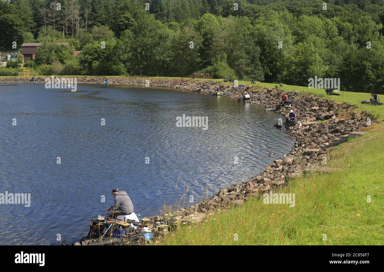 Angler Angeln in Trimpley Reservoir, Worcestershire, England, Großbritannien. Stockfoto