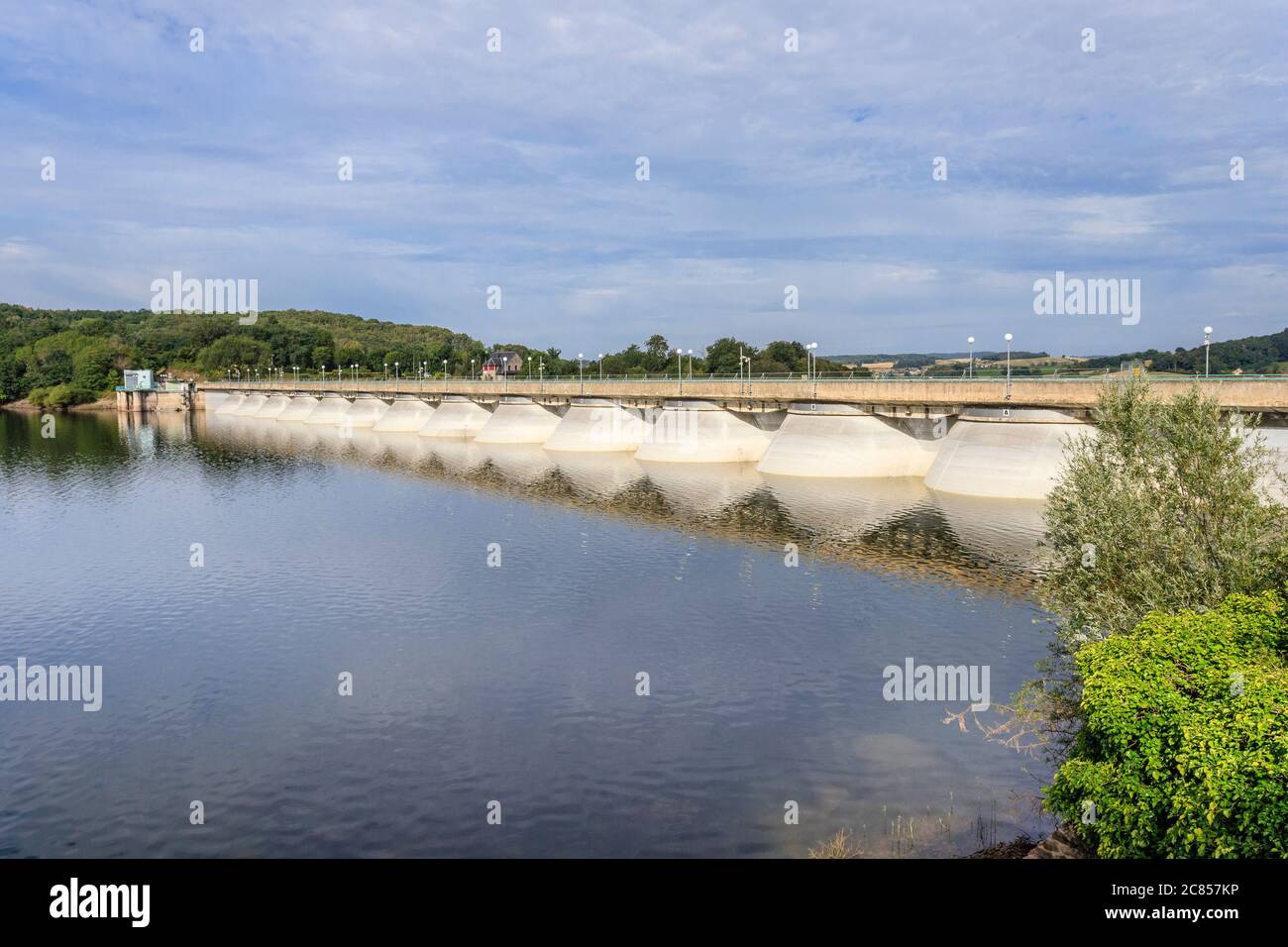 Frankreich, Nievre, regionaler Naturpark von Morvan, Chaumard, Lac de Panneciere, Multivault-Staudamm // Frankreich, Nièvre (58), Parc naturel régional du Mor Stockfoto