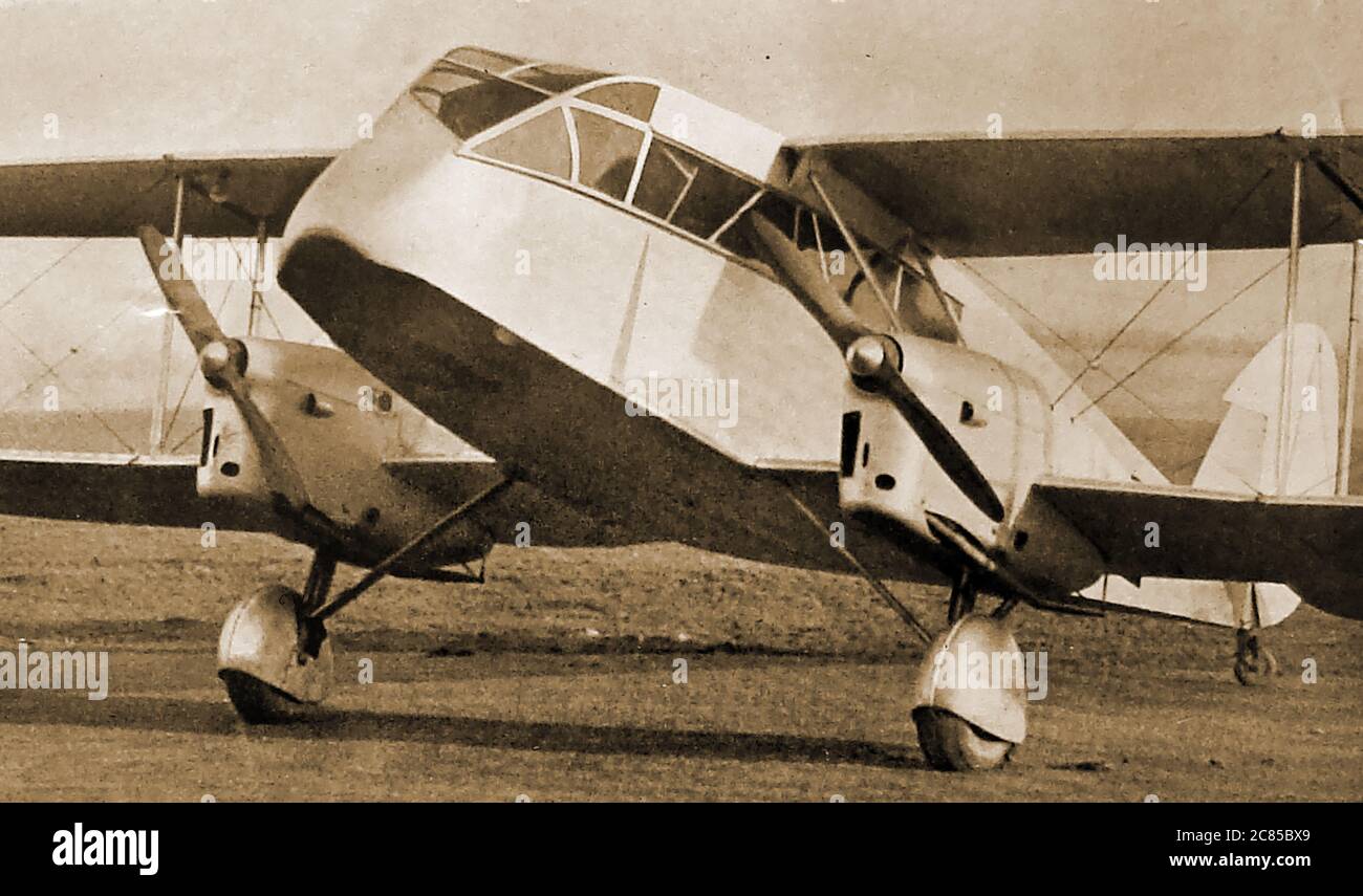 Ein altes Foto des De Havilland 'Dragon', das seine Gondeln, Radspaten und Rumpf betont.Dieses viermotorige Passagierflugzeug war in der Lage, zehn Passagiere zu unterbringen. Bekannt als DH.84 Dragon, war es kommerziell erfolgreich und wurde durch den DH.86 Dragon Express ersetzt. Der Selbstmord der Schwestern du Bois durch den Sprung von einem dieser Flugzeuge in einem erfolgreichen gemeinsamen Selbstmordansage wurde 1935 zu einer internationalen Geschichte. Stockfoto