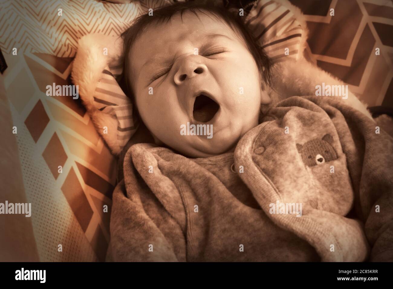 Ein zwei Monate altes Baby schläft Stockfotografie - Alamy