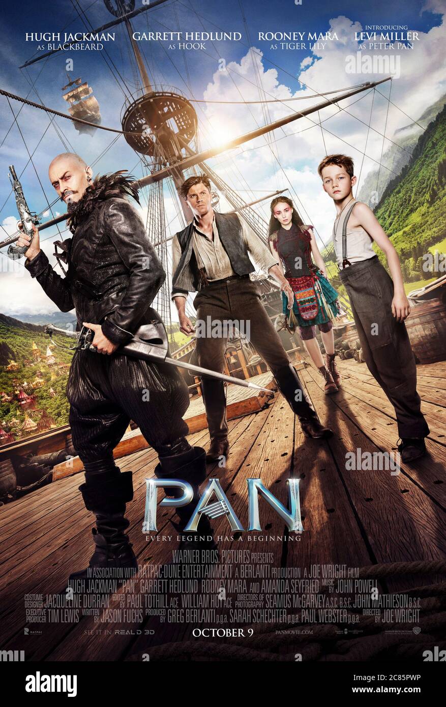 Pan (2015) Regie: Joe Wright mit Levi Miller, Hugh Jackman, Garrett Hedlund und Rooney Mara. Prequel zu J.M. Barrie's Peter und Wendy, ein Waisenkind, wird nach Neverland transportiert. Stockfoto
