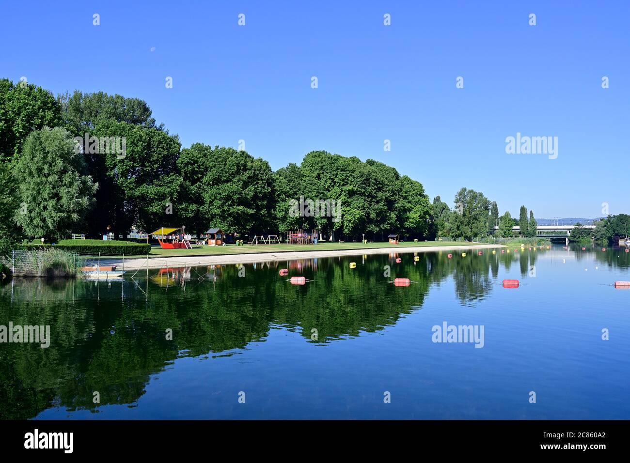 Wien, Österreich. Die obere alte Donau in Wien ist ein Zweig der Donau Stockfoto