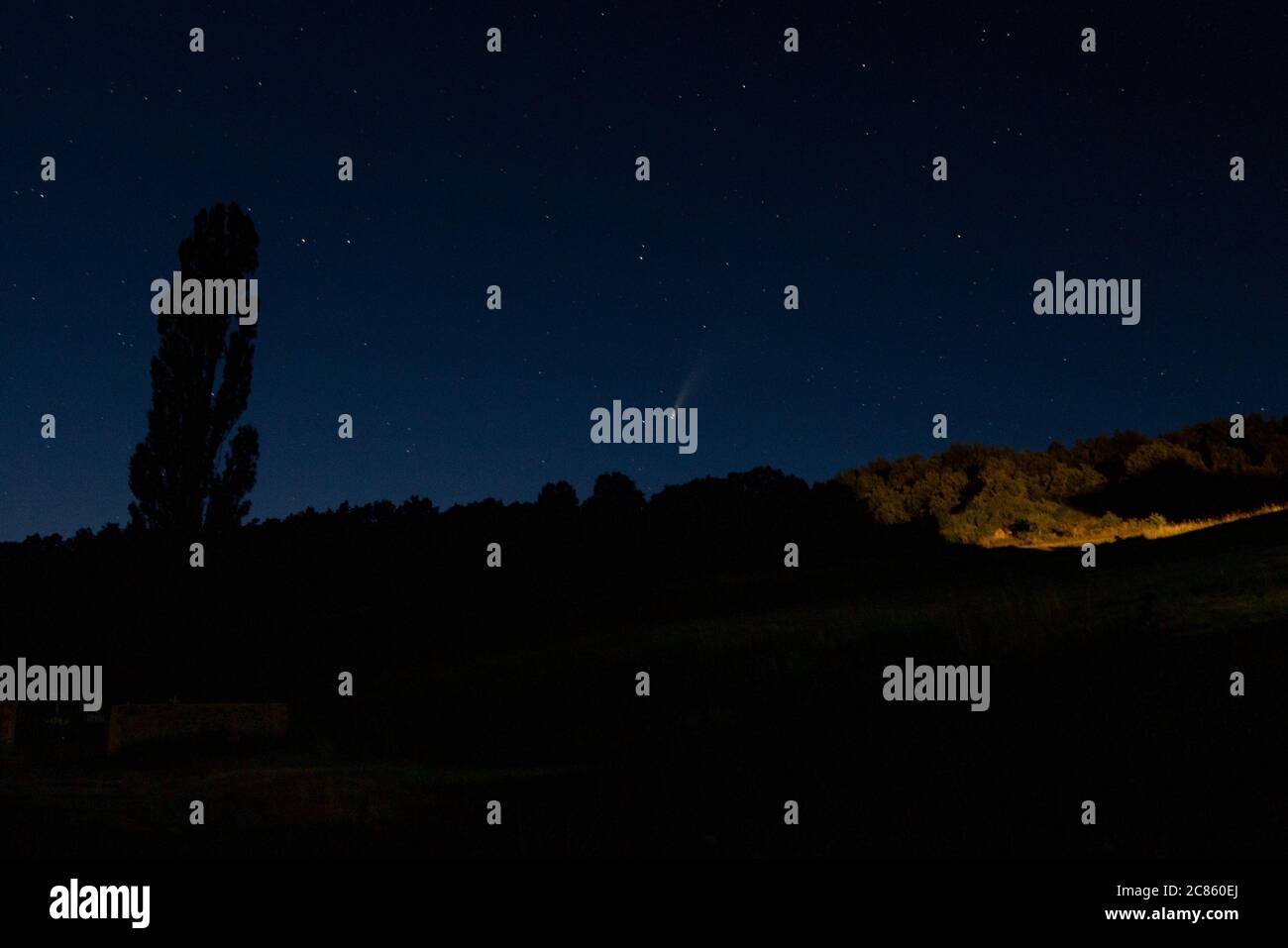 Komet Neowise, C2020 F3, am Himmel von Herreruela de Castilleria, Palencia. Spanien Stockfoto