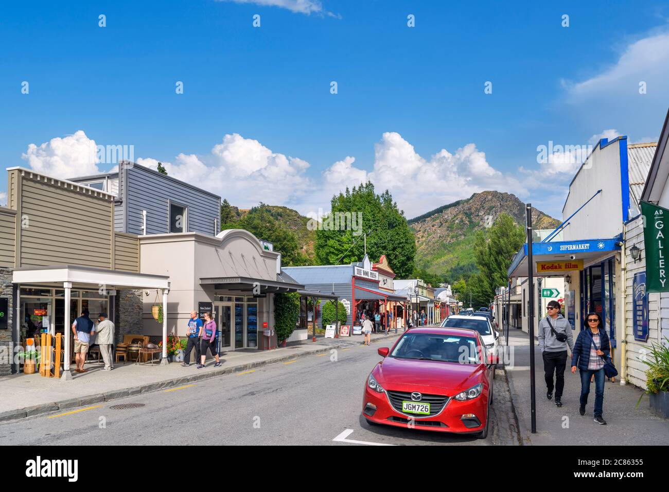 Buckingham Street, die Hauptstraße im historischen Zentrum von Arrowtown, Neuseeland Stockfoto