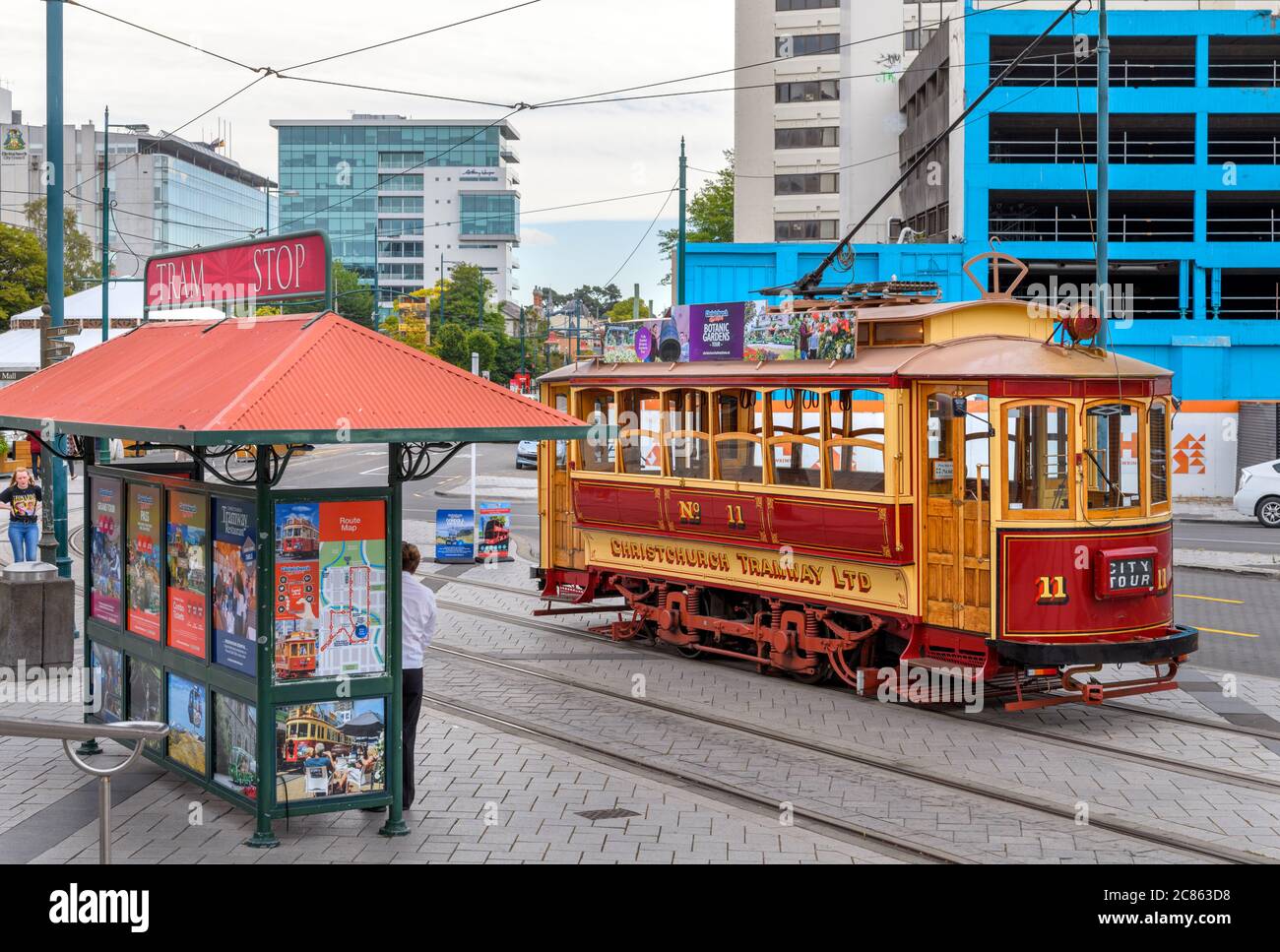 Eine Christchurch Straßenbahn in Cathedral Square, Christchurch, Neuseeland Stockfoto