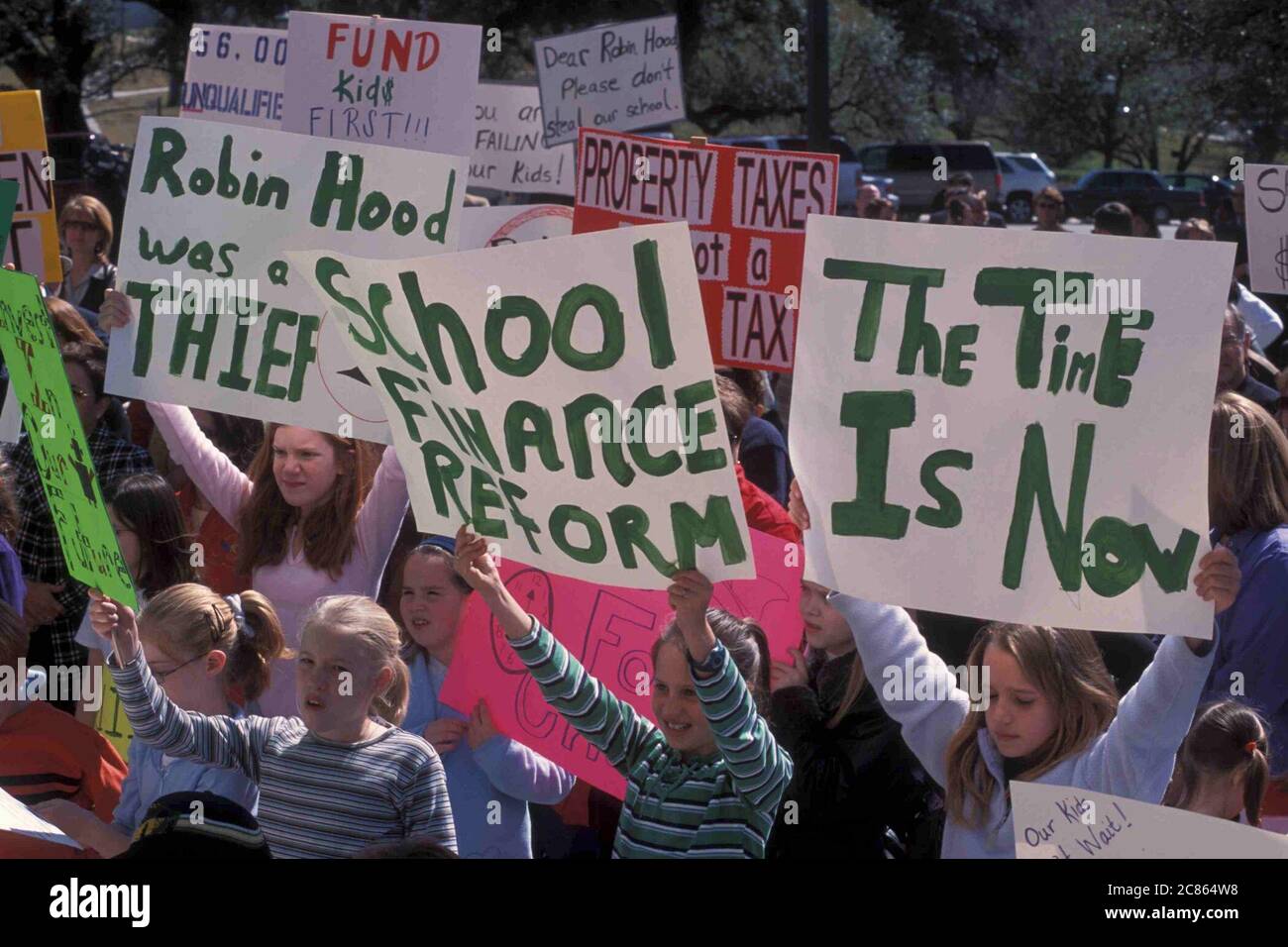 Austin Texas USA, 17. Februar 2003: Schüler und Eltern verurteilen drohende Haushaltskürzungen an öffentlichen Schulen während einer Kundgebung im Texas Capitol. ©Bob Daemmrich Stockfoto