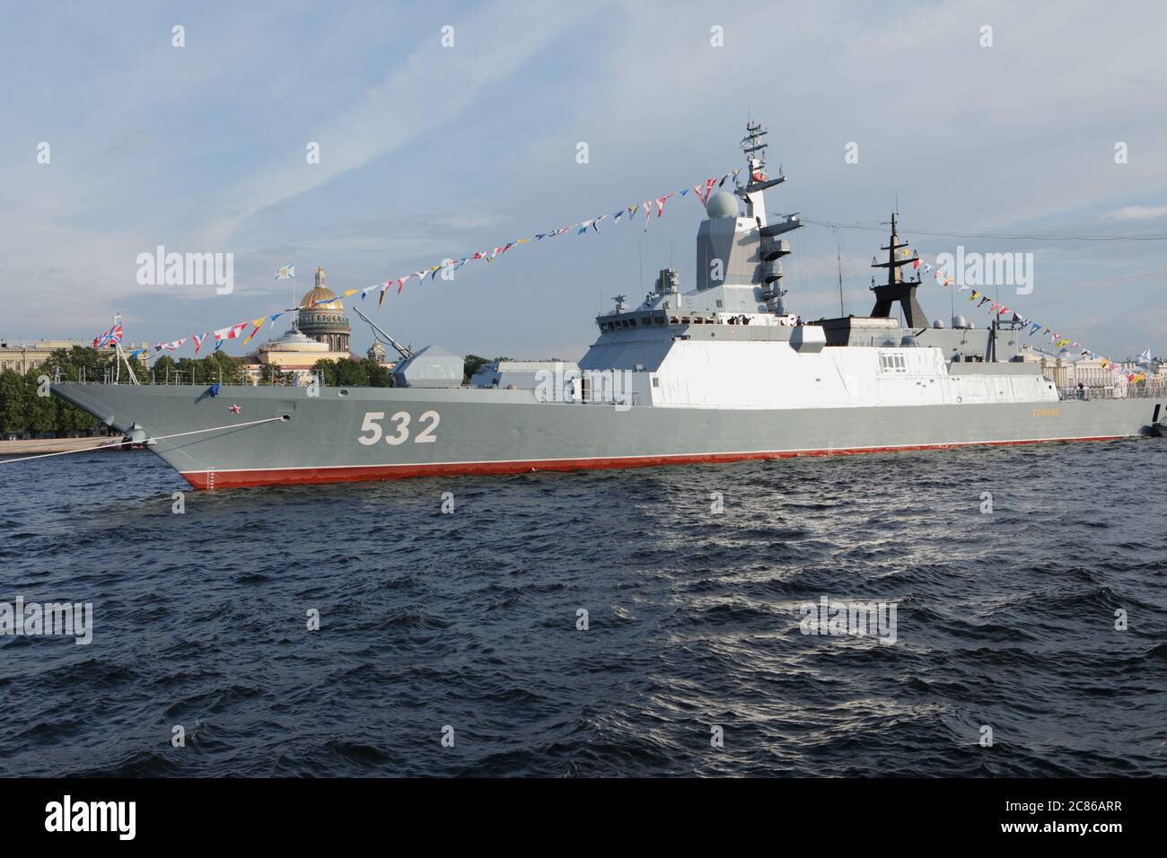 Russische Navy Fregatte Admiral Kasatonov auf Newa Fluss in St. Petersburg, Russland Stockfoto