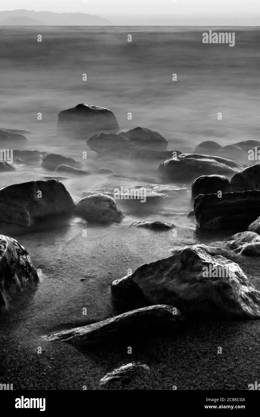 Sonnenuntergang und Meer. Langzeitbelichtung. Landschaftsfotografie Stockfoto