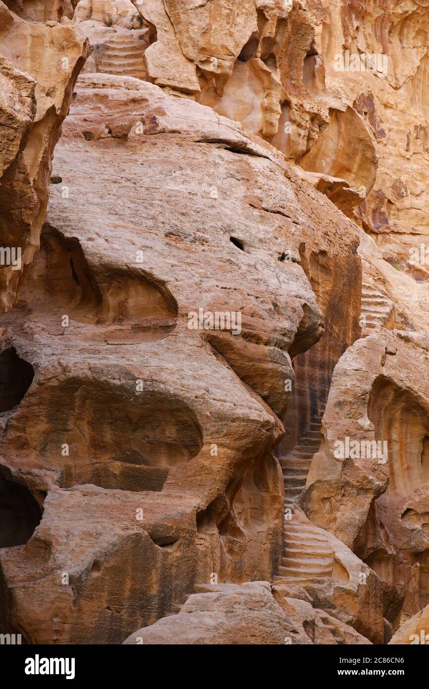 Schritte in den Fels gehauen in Little Petra, Jordanien Stockfoto