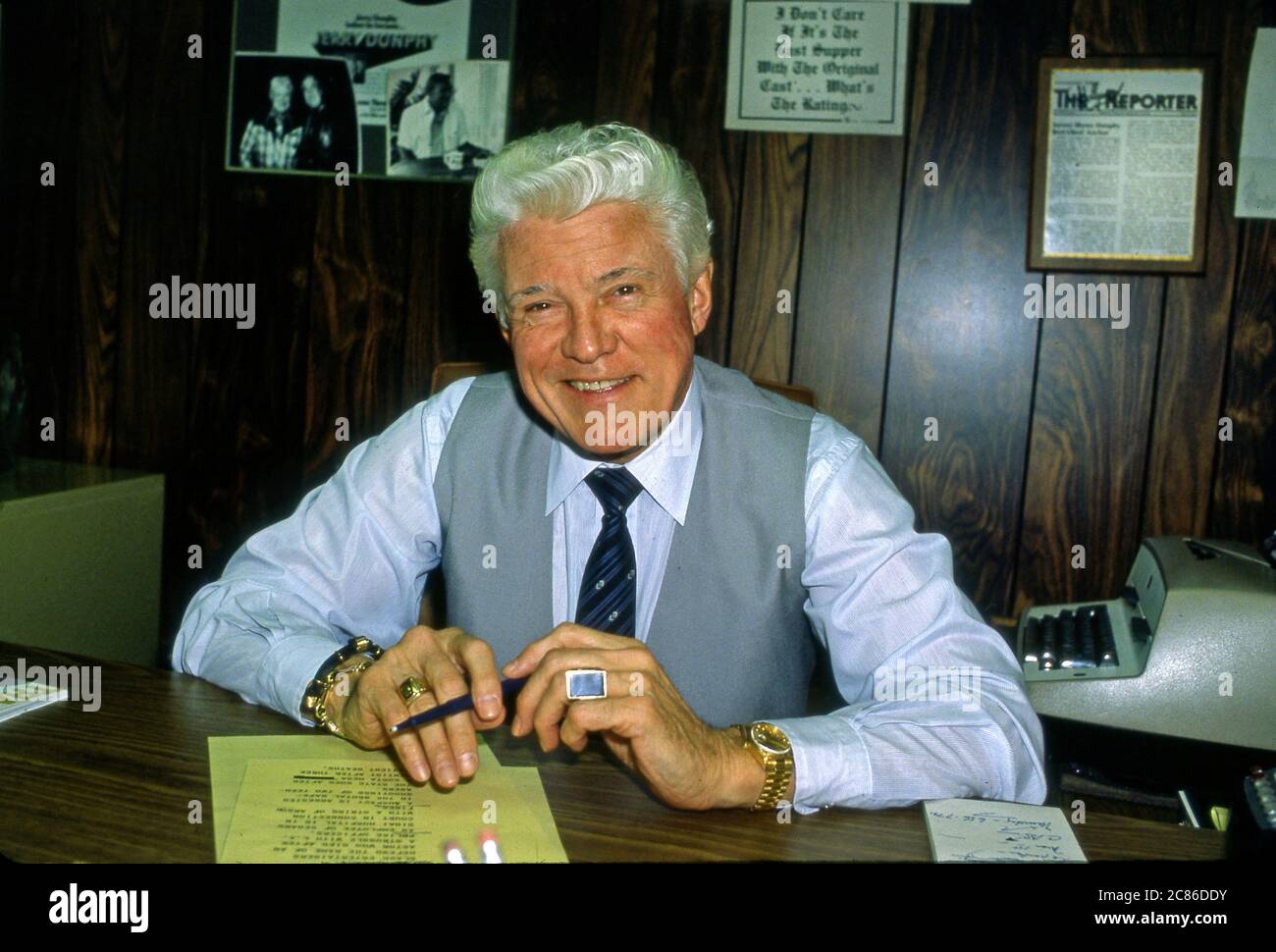 Los Angeles T.V. Nachrichten Ankermann Jerry Dunphy circa 1983 Stockfoto