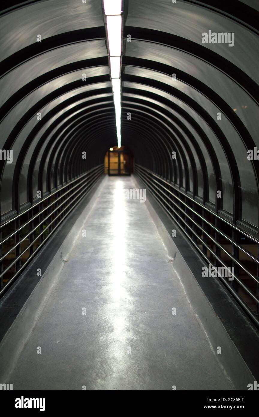 Schwarzer Tunnel architektonischen Bild Hintergrund Stockfoto