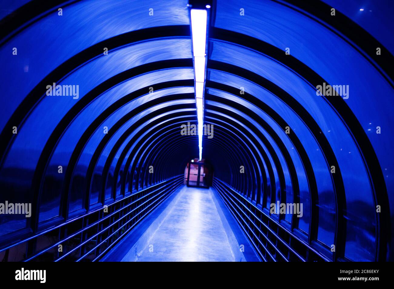 Blue Tunnel Gebäude Architektur Orlando Florida Bild Hintergrund Stockfoto