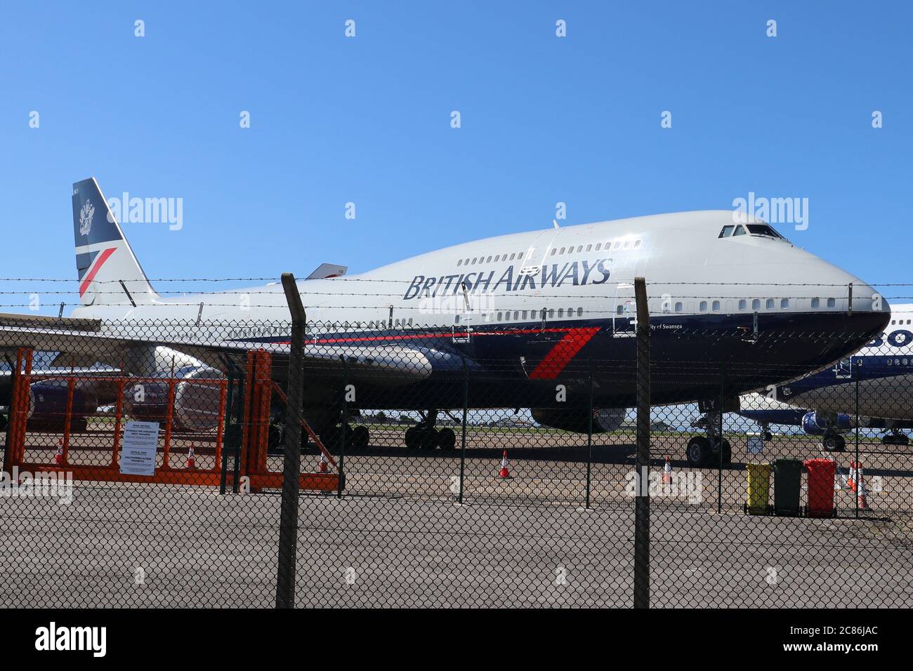 Die legendären 747 Jumbo-Jets von British Airways am Flughafen Cardiff, nachdem das Unternehmen beschlossen hatte, seine gesamte Flotte mit sofortiger Wirkung auszuscheiden. Stockfoto