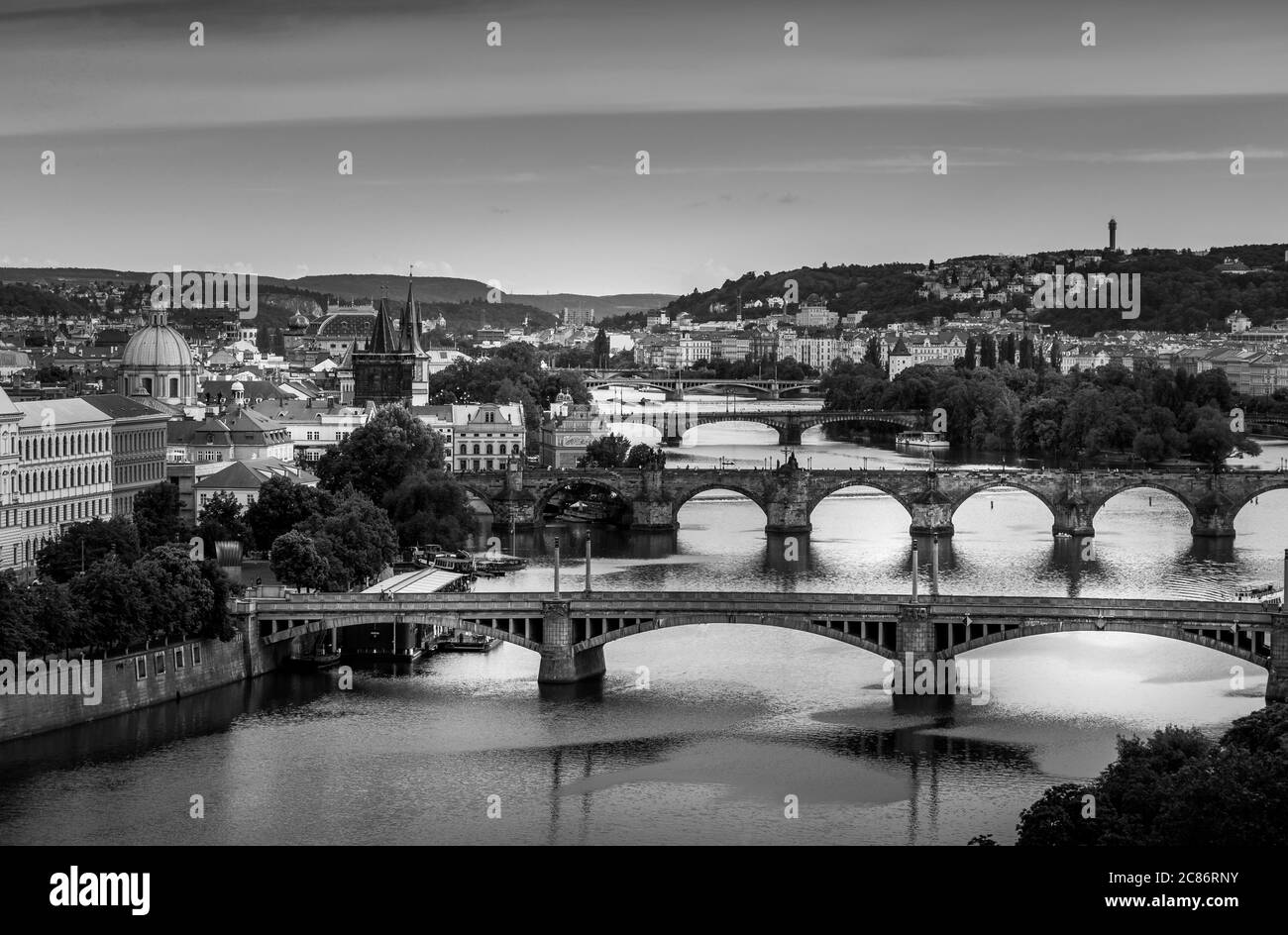 Schwarz-Weiß-Panorama des alten Prag, Tschechische Republik Stockfoto
