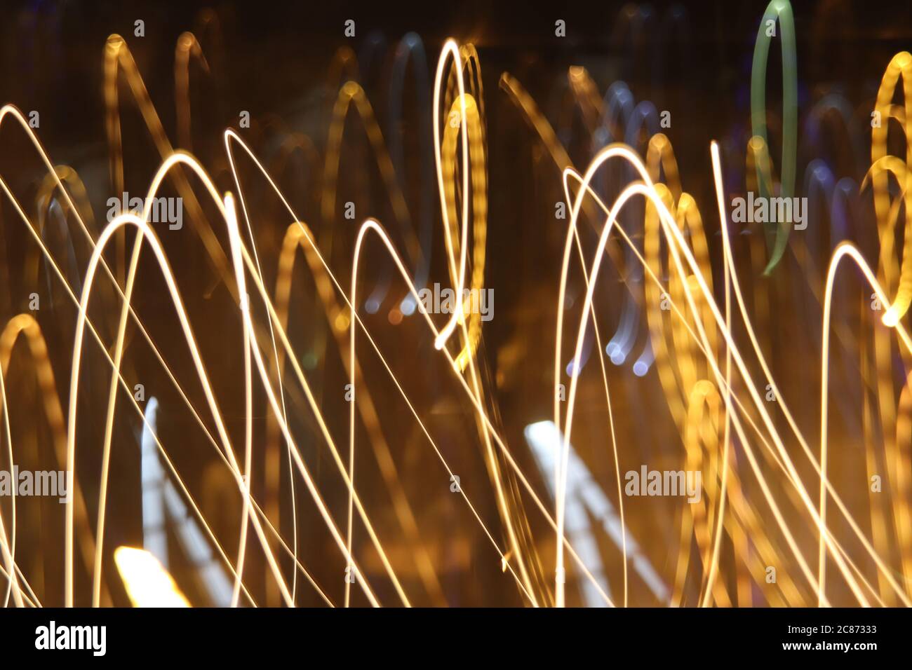 Lichtspur Muster erstellt mit Intentional Camera Movement mit Solarleuchten Stockfoto
