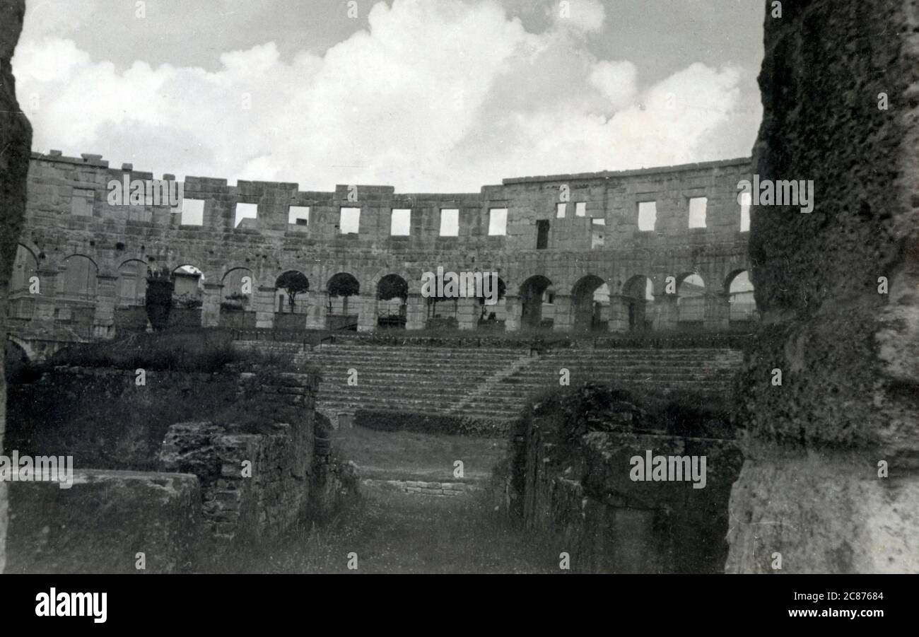 Kroatien - Pula - Das Römische Amphitheater. Die Arena ist das einzige noch verbleibende römische Amphitheater mit vier Seitentürmen und allen drei römischen architektonischen Orden vollständig erhalten. Stockfoto