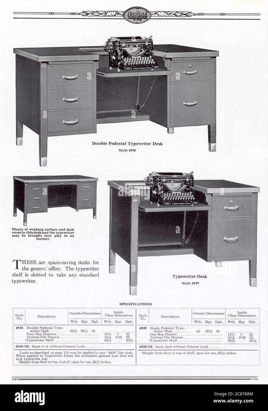 Art Metal Steel Office Equipment, Jamestown, New York, USA - Art Metal Schreibtische, mit einem Mechanismus zum Falten der Schreibmaschine weg, wenn nicht benötigt, um die Arbeitsfläche zu erhöhen. Datum: 1926 Stockfoto