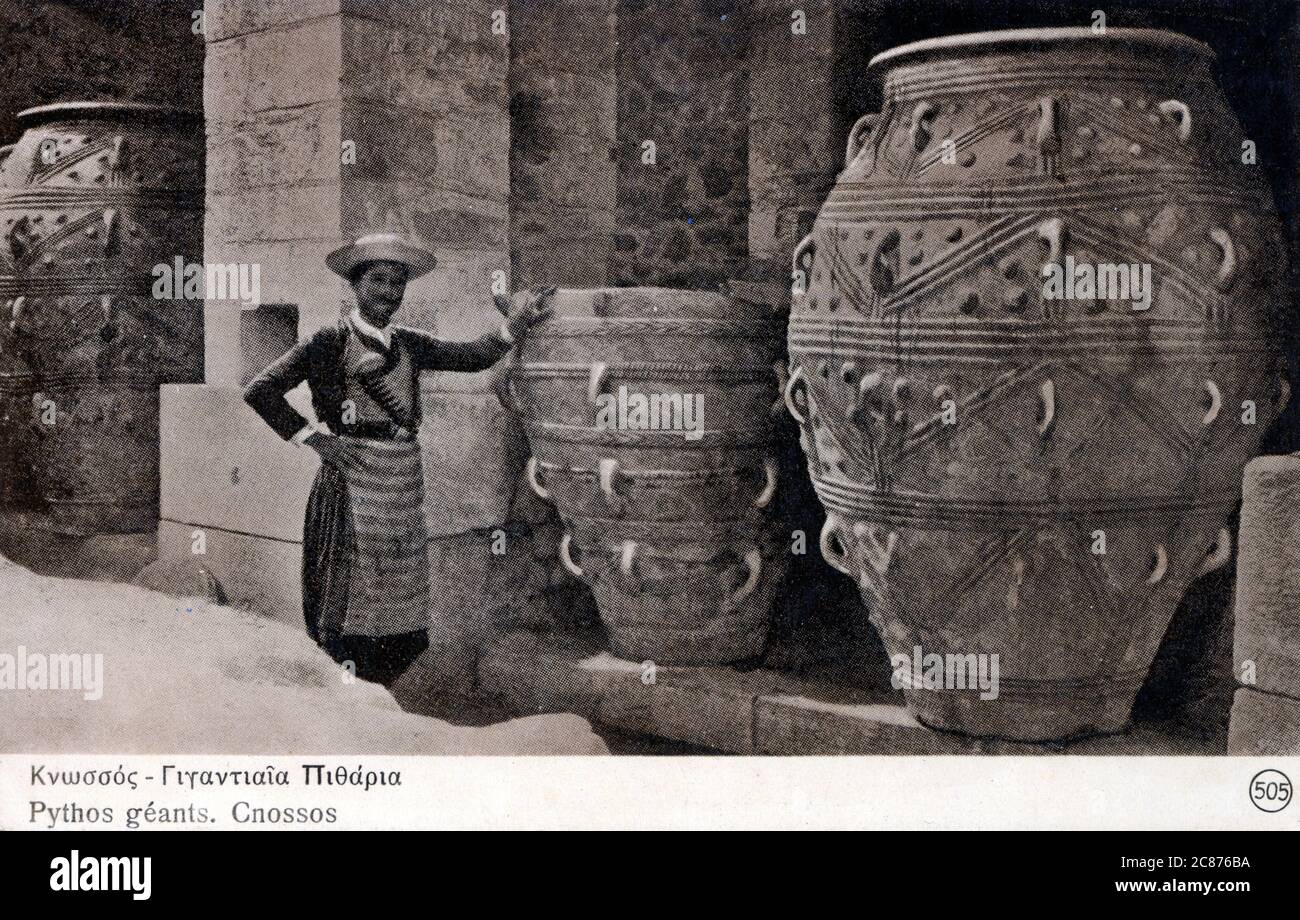 Pithos (Plural - pithoi) - ein großer alter griechischer Aufbewahrungsbehälter. Einige sehr gute Beispiele wurden aus dem minoischen Palast in Knossos auf Kreta ausgegraben. Stockfoto