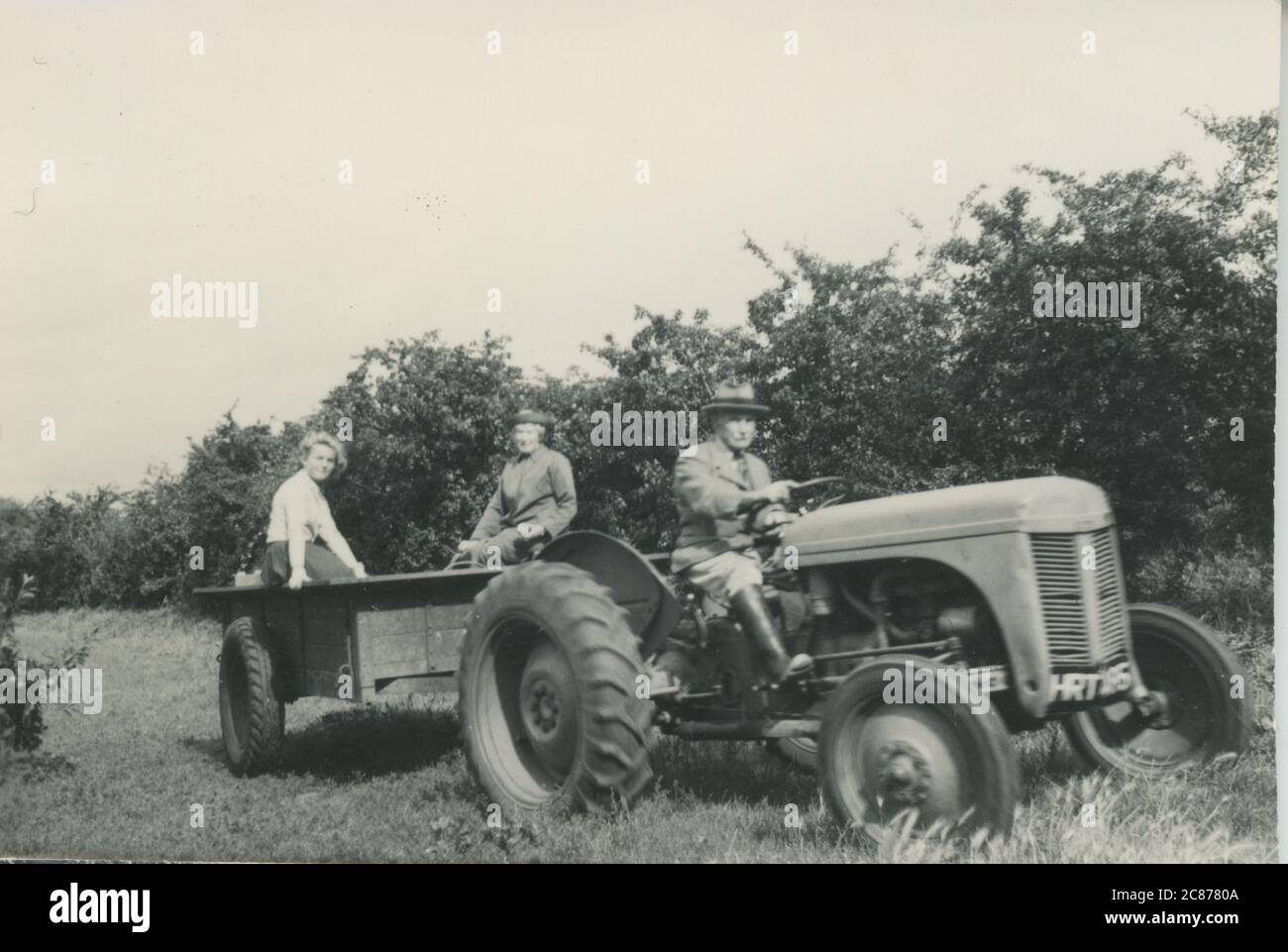 Fordson Oldtimer-Traktor und Anhänger Stockfoto