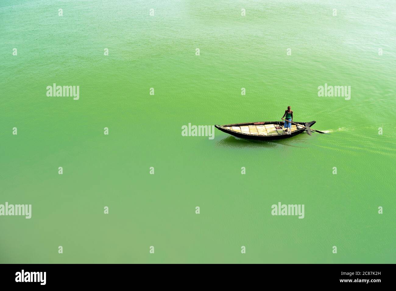 Südasiatischer Fluss Schönheit und Boot-Lifestyle Stockfoto