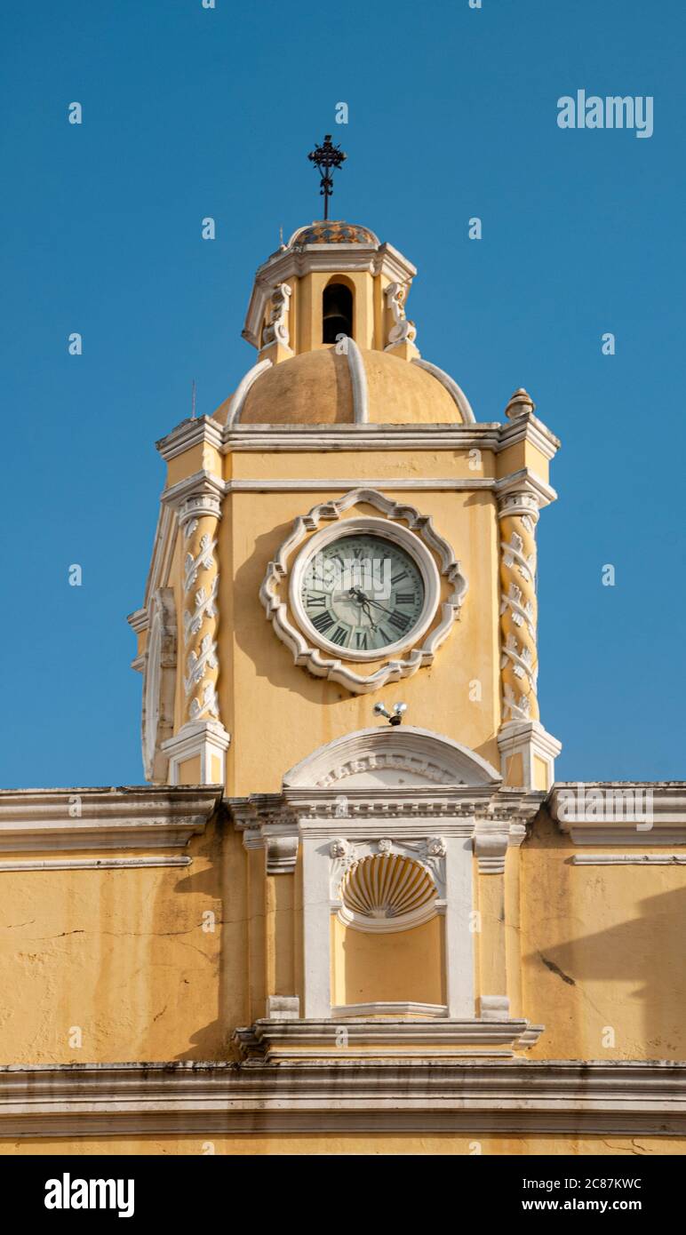 Bogen des Klosters von Santa Catalina begann seinen Bau im Jahr 1693, barocke Architektur. Der Charakter des Klosters Santa Catalina Virgen y Má Stockfoto