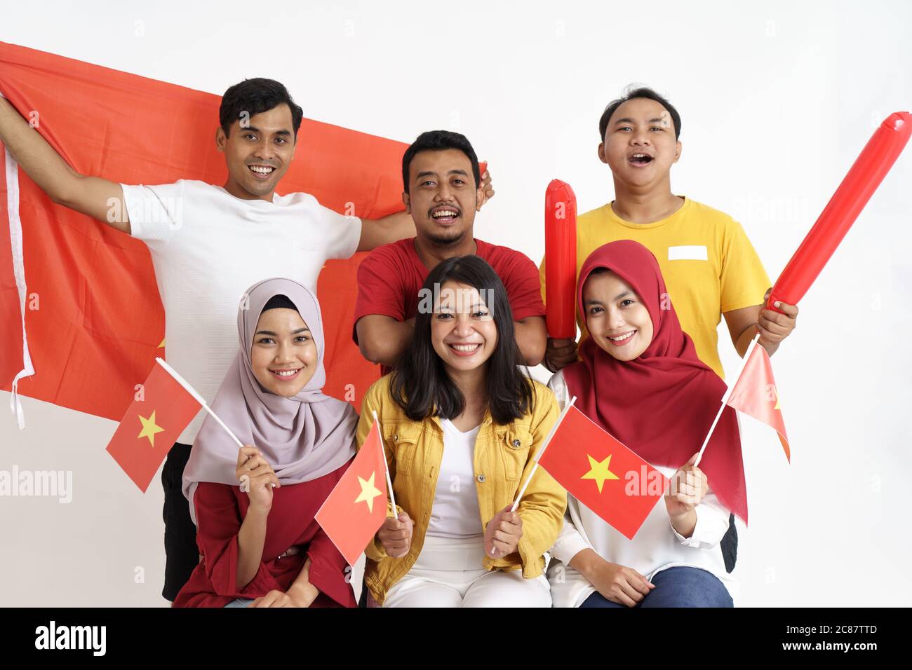 vietnamesische Menschen feiern vietnam Nationalfeiertag. Unterstützer mit china Flagge Stockfoto