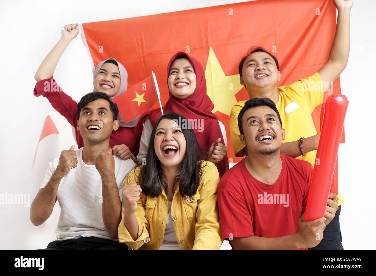 vietnamesische Menschen feiern vietnam Nationalfeiertag. Unterstützer mit china Flagge Stockfoto