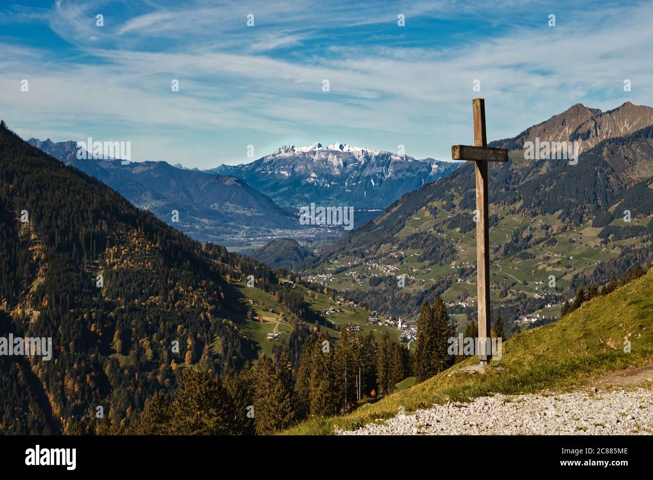 Walsertal, Kleinwalsertal in den sommerlichen österreichischen Alpen Stockfoto